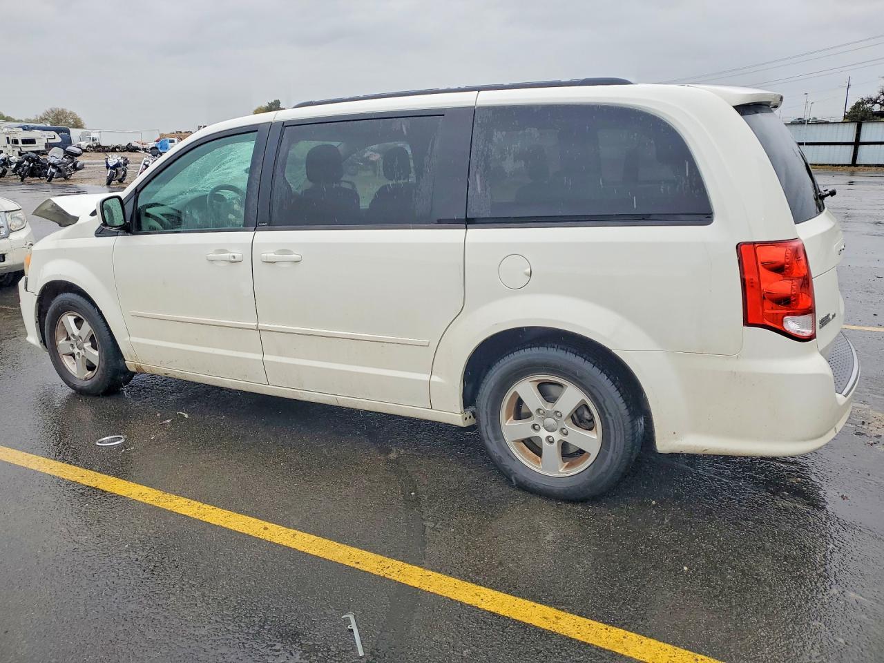 2013 Dodge Grand Caravan Sxt - Image 2