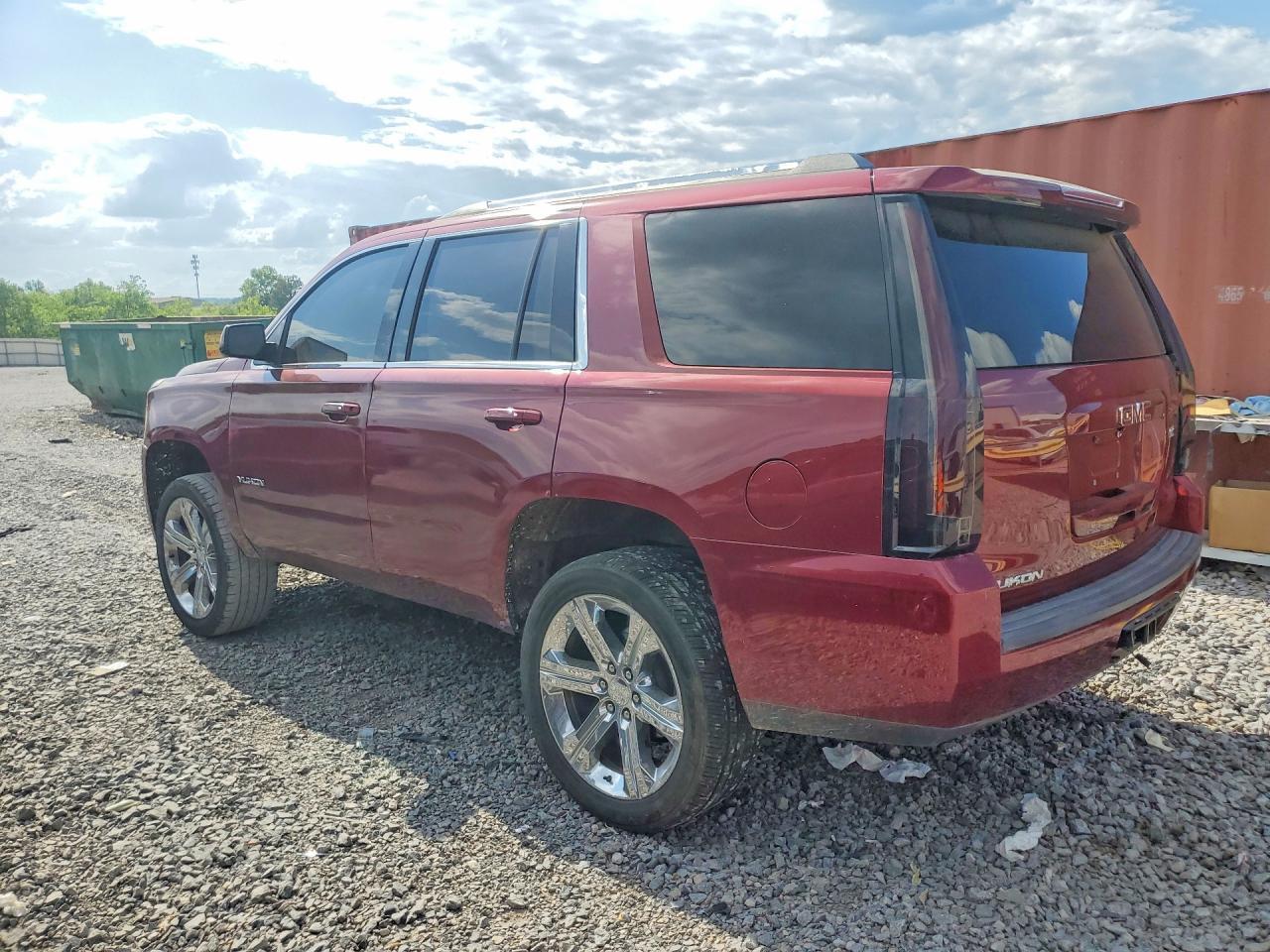 2017 GMC Yukon Slt - Image 2