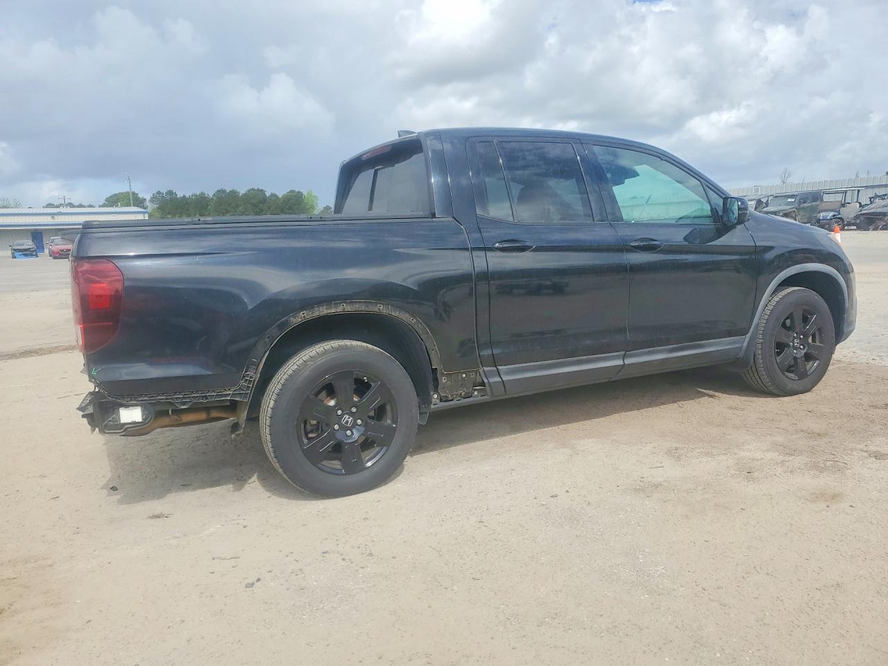 2017 Honda Ridgeline Black Edition - Image 3