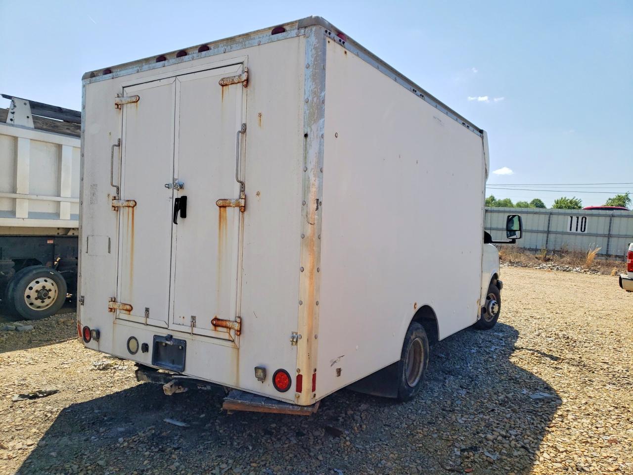 2005 Chevrolet Express G3500 Delivery Truck - Image 3