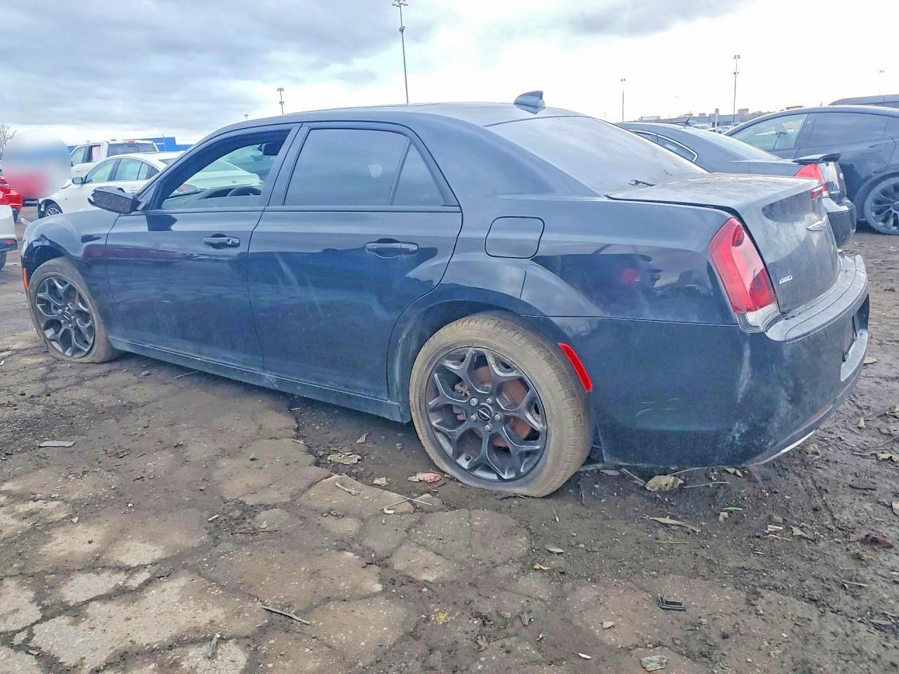 2016 Chrysler 300 S - Фото 2