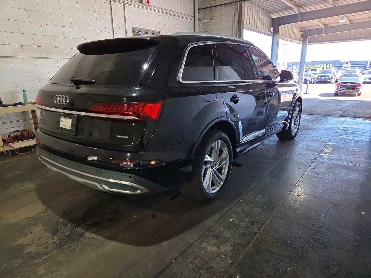 2020 Audi Q7 Premium Plus - Image 3