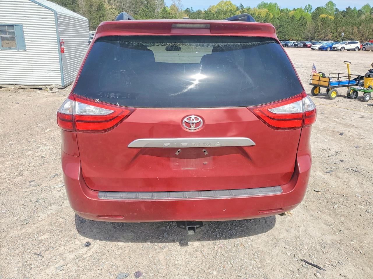 2016 Toyota Sienna Le 8-Passenger - Фото 6