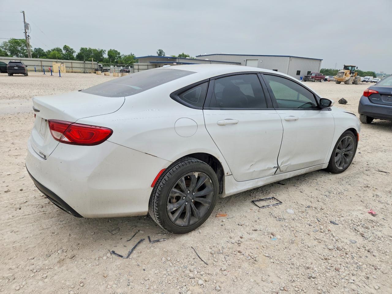 2015 Chrysler 200 S - Фото 3