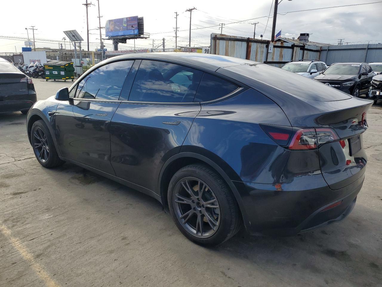 2025 Tesla Model Y - Image 2