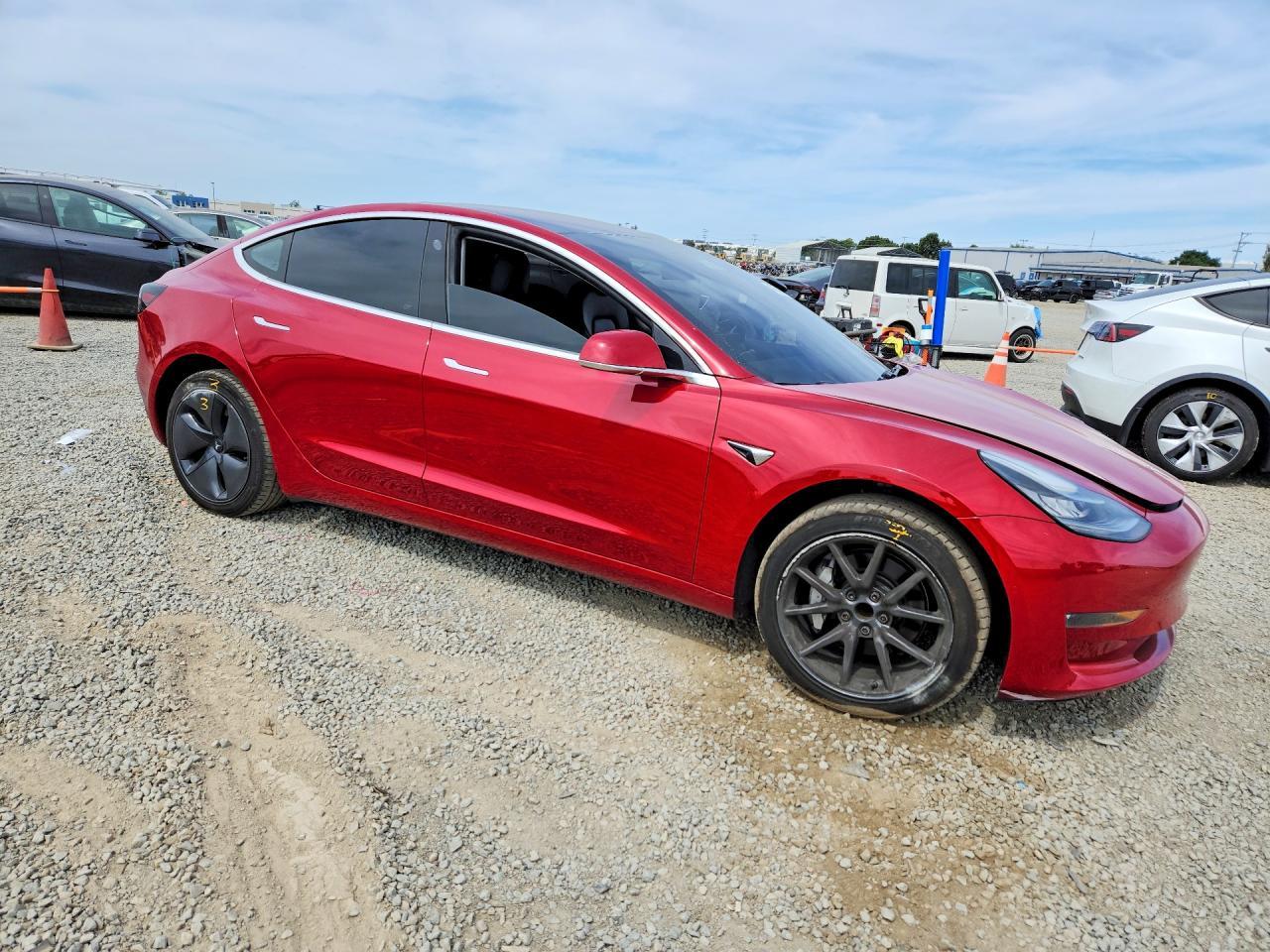 2018 Tesla Model 3 - Фото 4