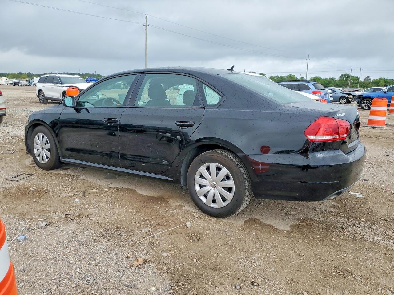 2013 Volkswagen Passat S - Фото 2