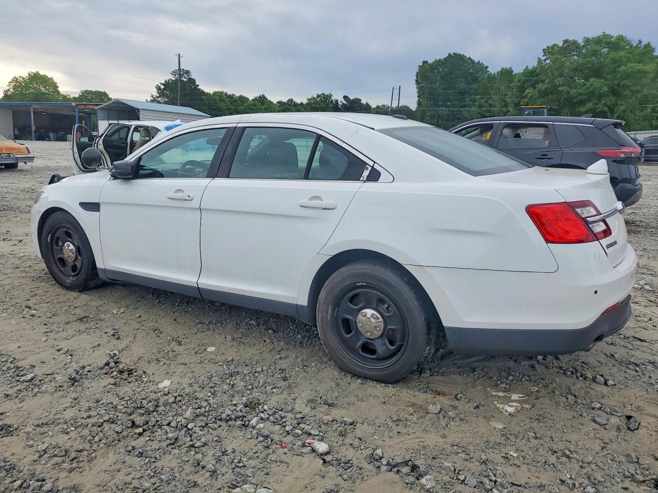 2019 Ford Taurus Police Interceptor - Image 2