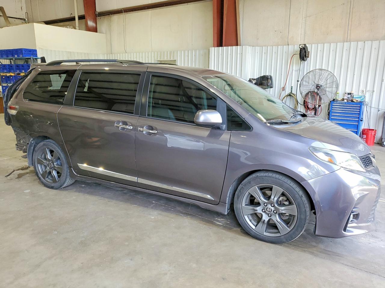 2020 Toyota Sienna Se 8-Passenger - Image 4