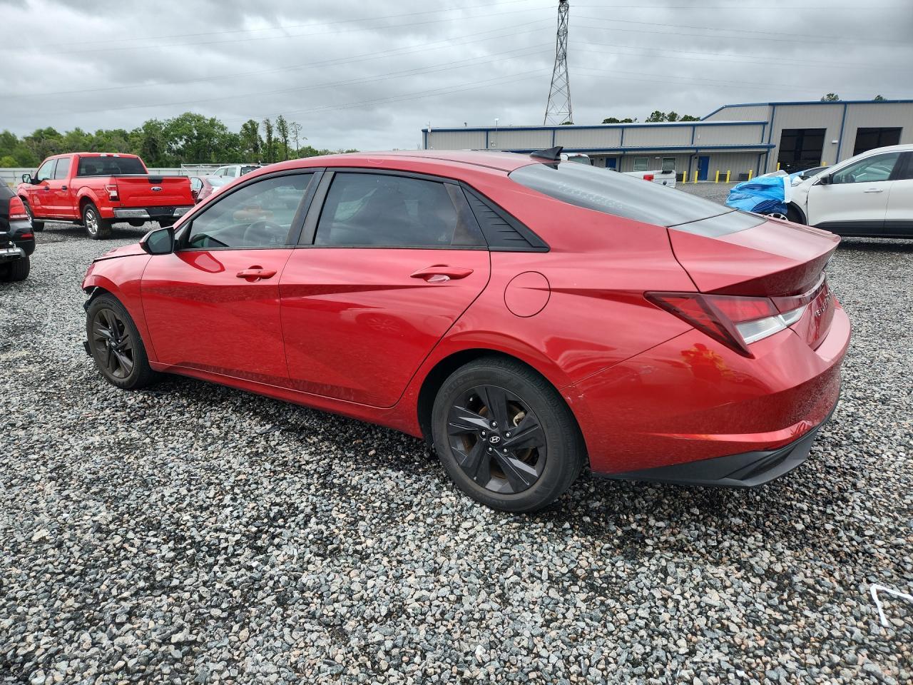 2021 Hyundai Elantra - Фото 2