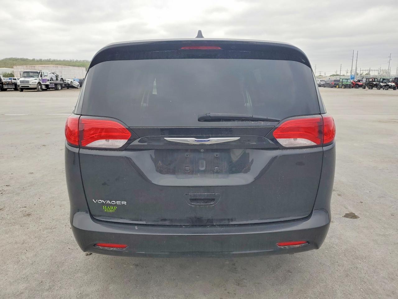 2020 Chrysler Voyager Lx - Фото 6
