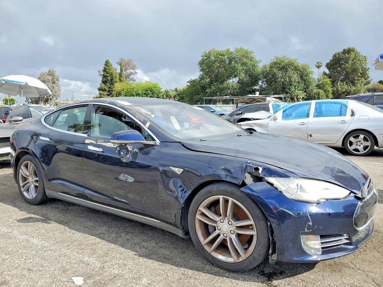 2015 Tesla Model S 85 - Image 4