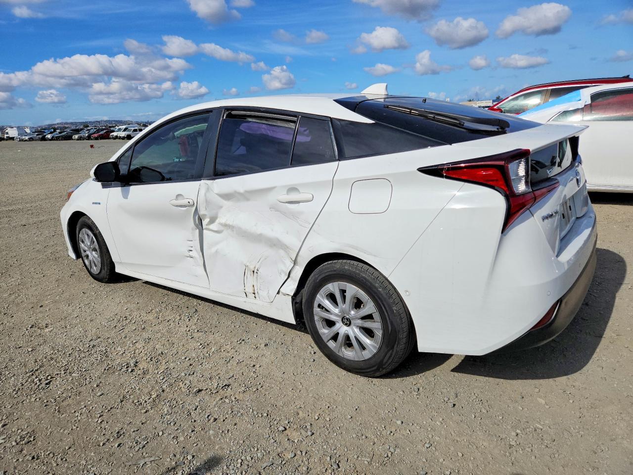2021 Toyota Prius Le - Фото 2