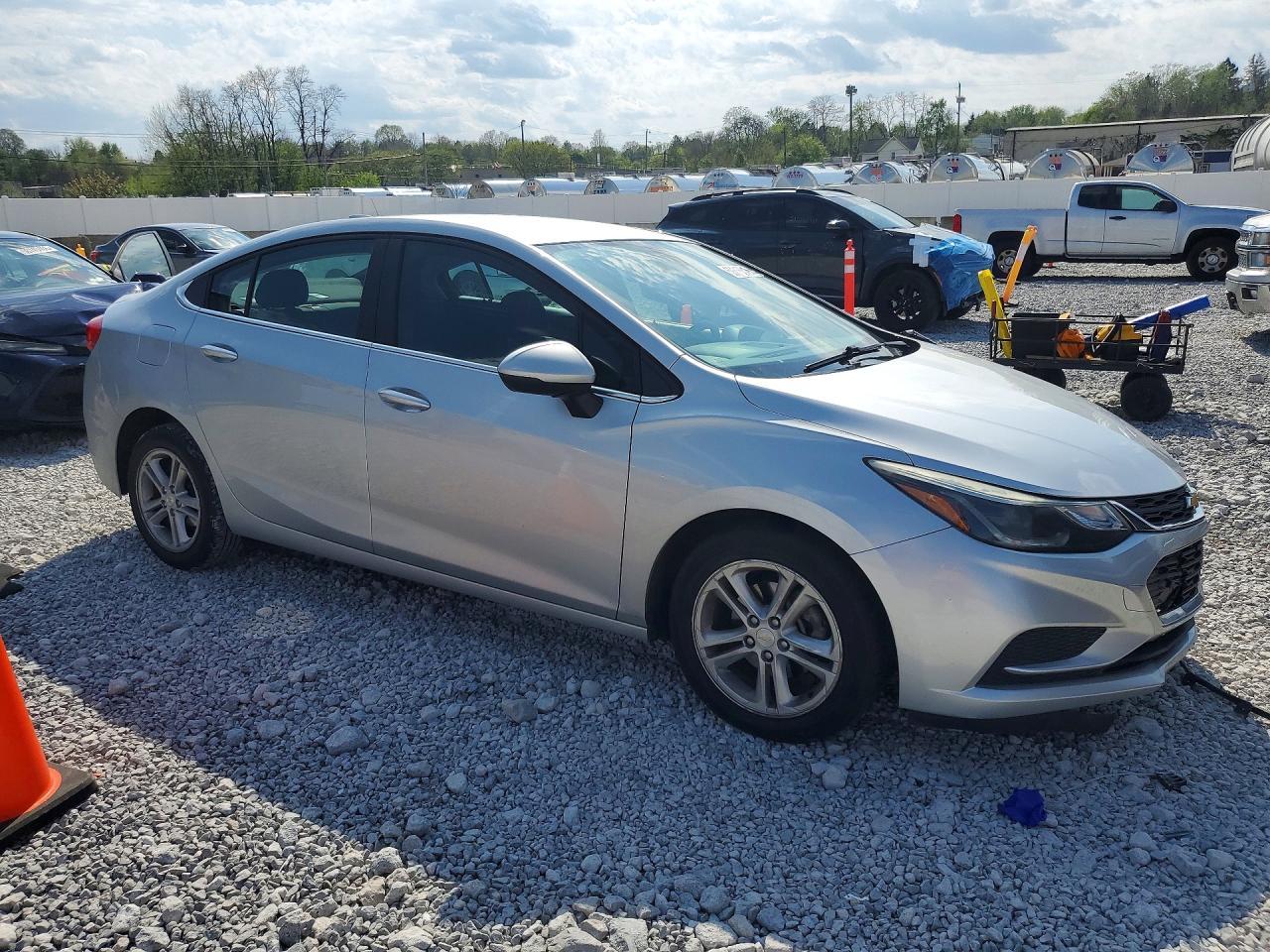 2018 Chevrolet Cruze Lt - Image 4