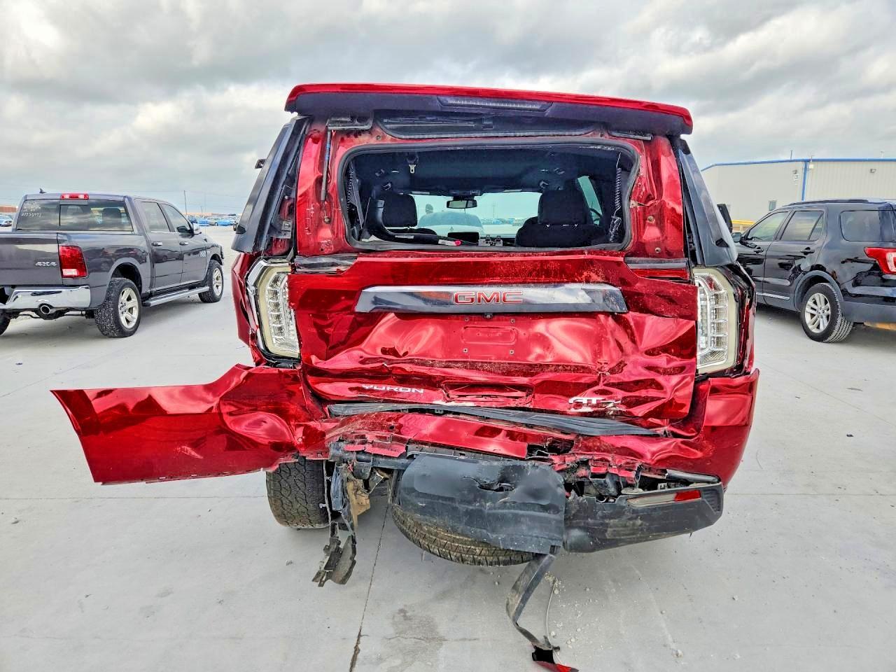 2023 GMC Yukon At4 - Фото 6