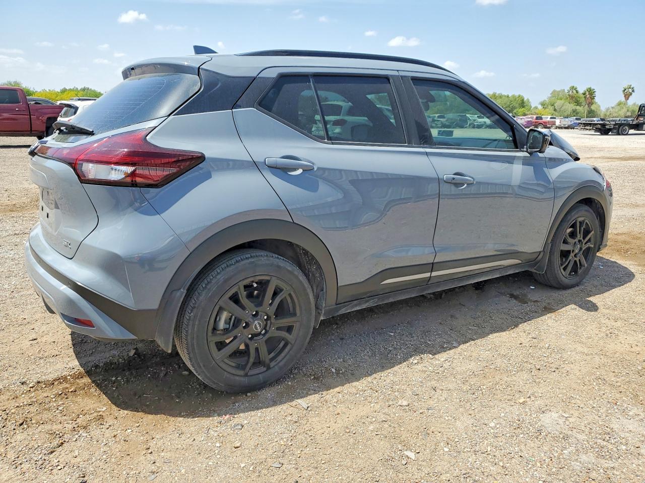 2023 Nissan Kicks Sr - Фото 3