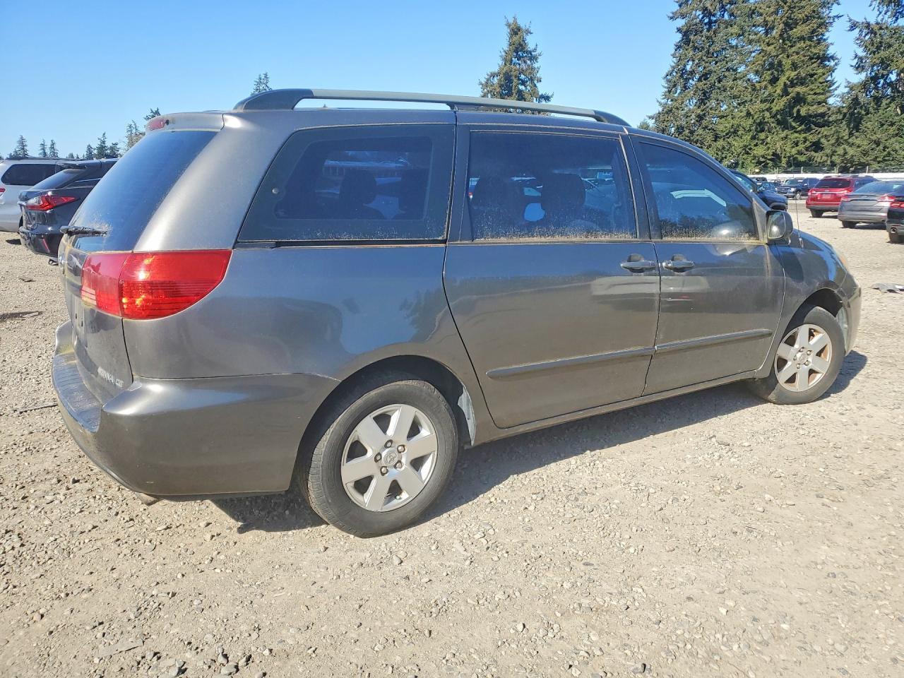 2005 Toyota Sienna Ce 7-Passenger - Image 3