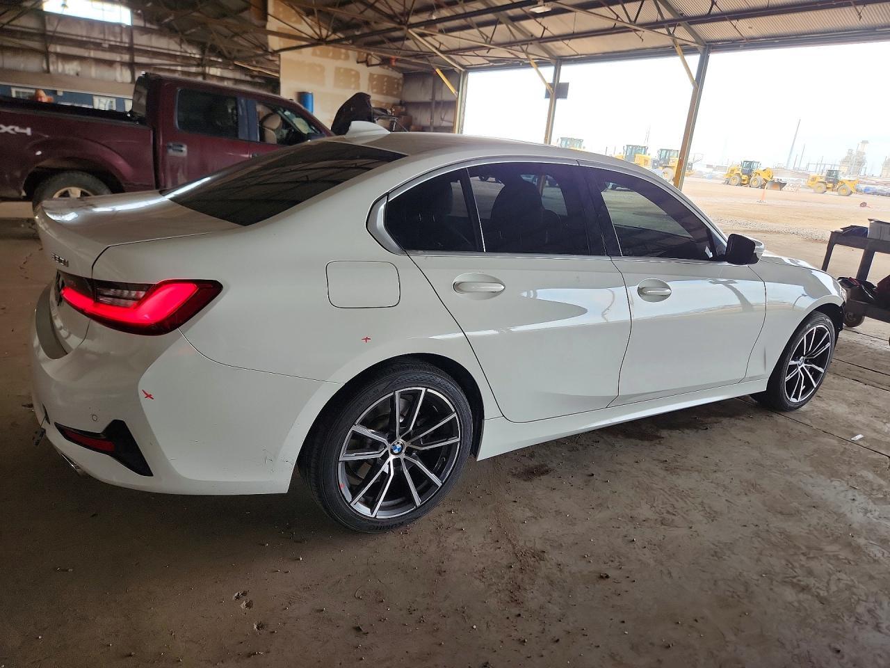 2019 BMW 330I - Фото 3