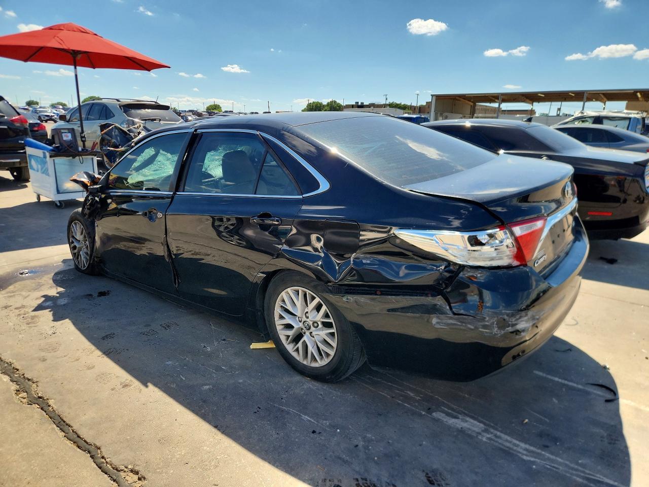 2016 Toyota Camry Le - Фото 2