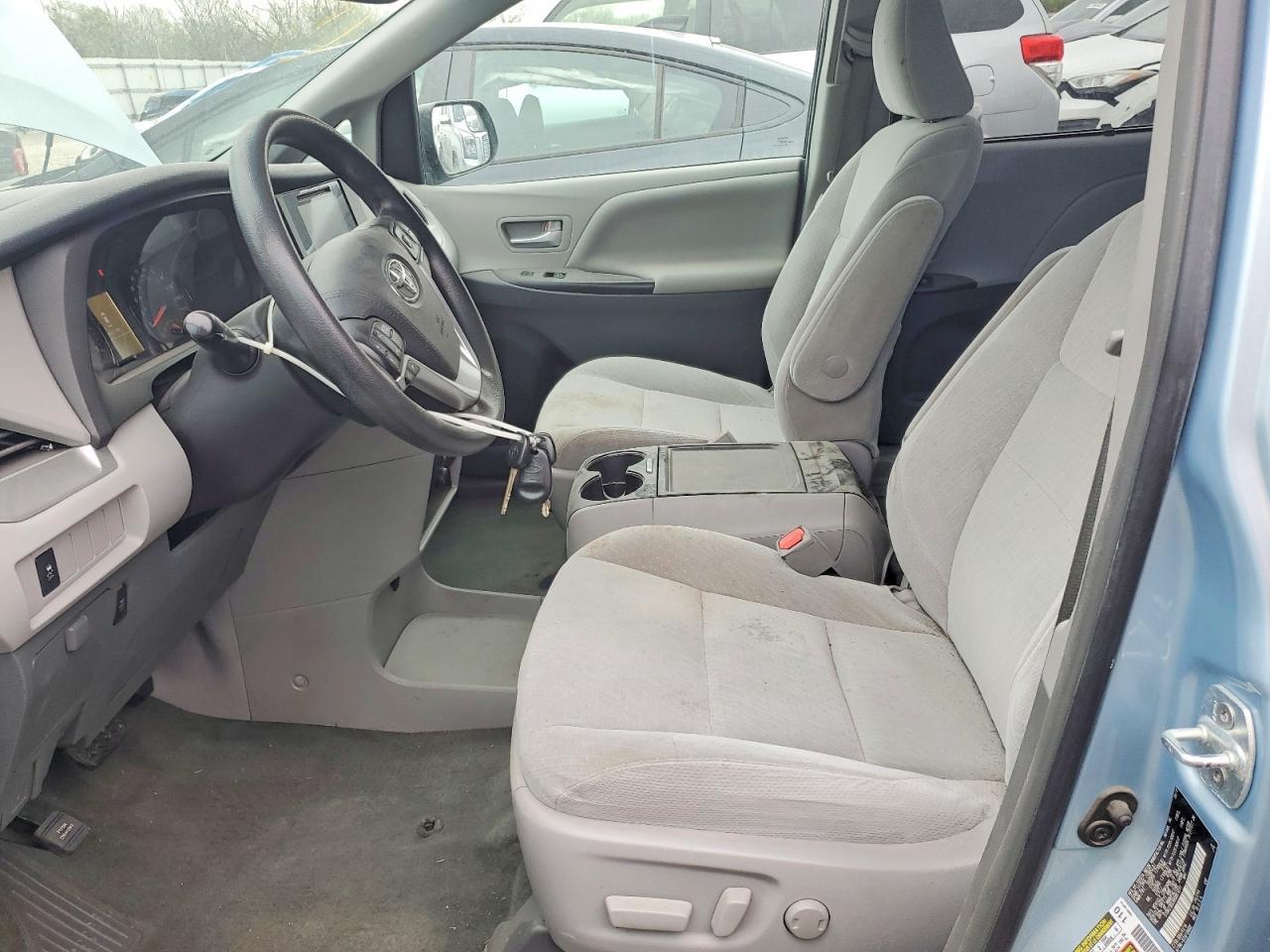 2017 Toyota Sienna Le 8-Passenger - Image 7