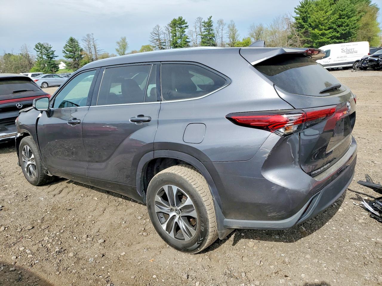 2021 Toyota Highlander Xle - Image 2