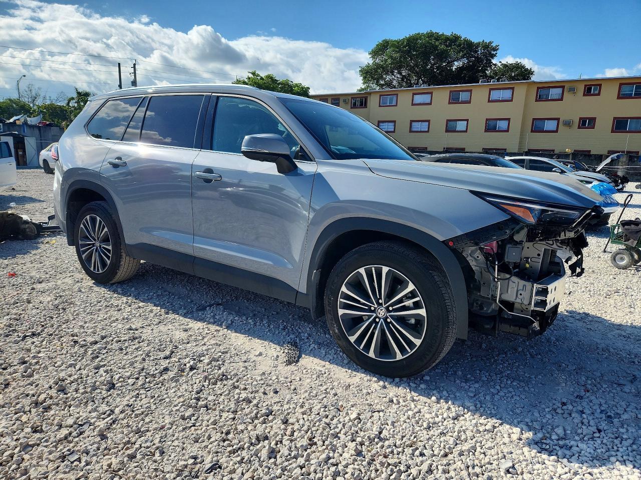 2025 Toyota Grand Highlander Hybrid Max Platinum - Image 4