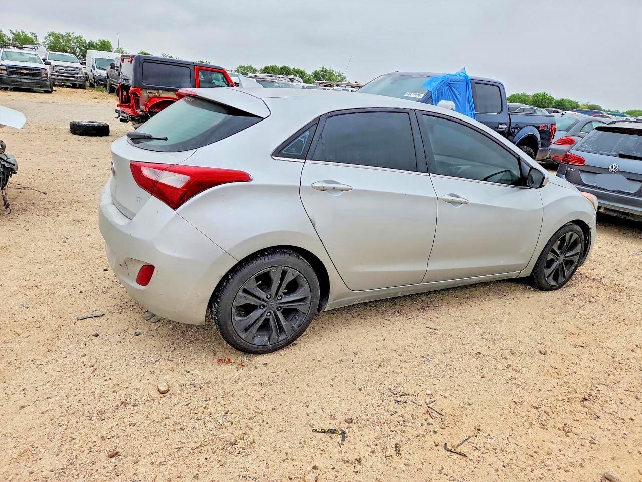2013 Hyundai Elantra Gt Base - Image 3
