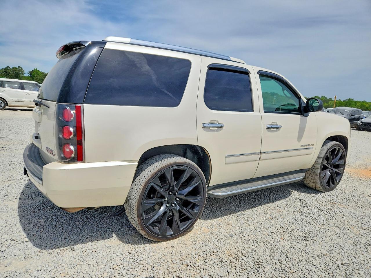 2009 GMC Yukon Denali - Фото 3