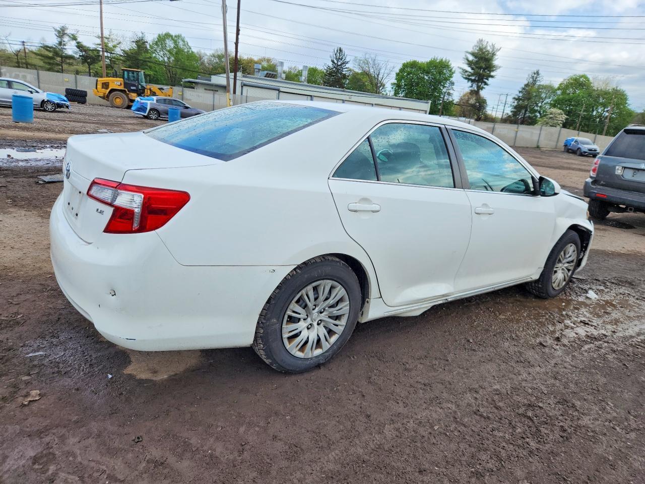 2014 Toyota Camry Le - Фото 3