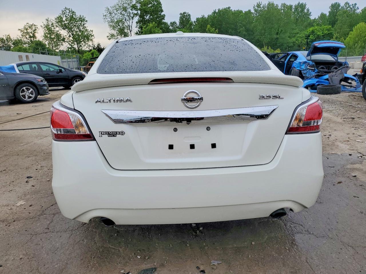 2014 Nissan Altima 3.5 S - Image 6