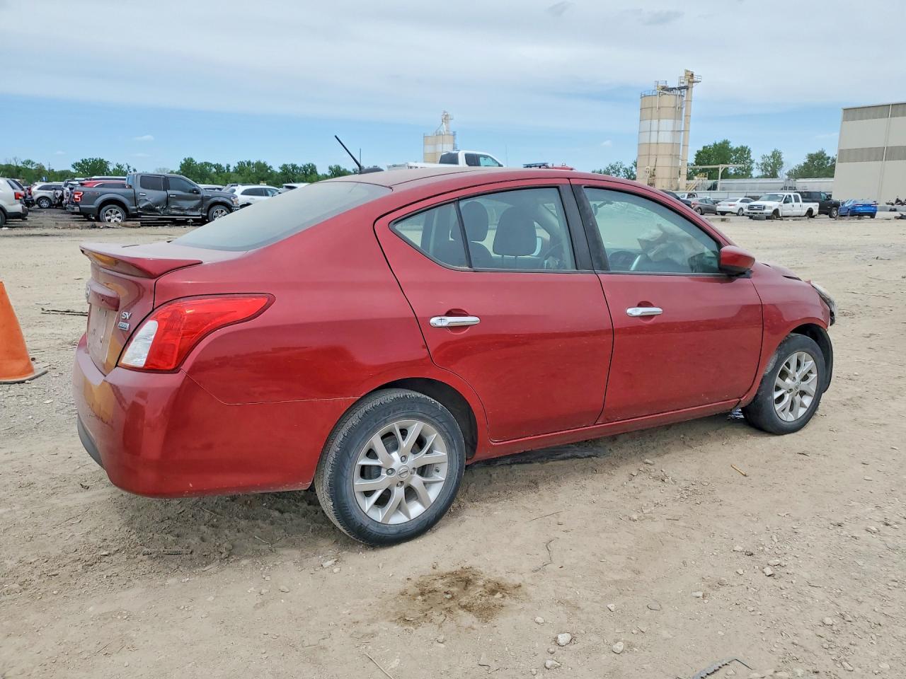 2018 Nissan Versa Sv - Фото 3