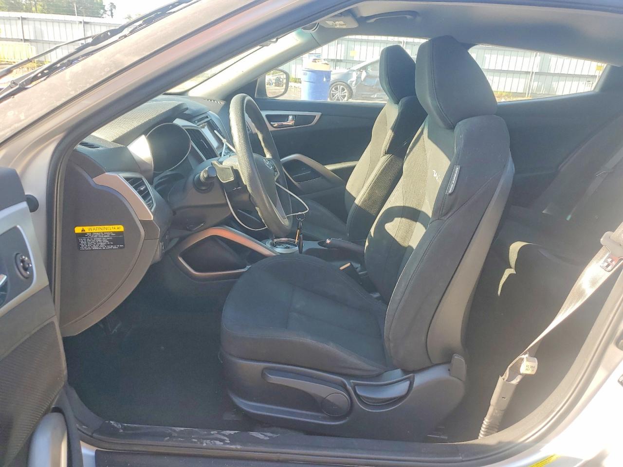 2014 Hyundai Veloster Base - Фото 7