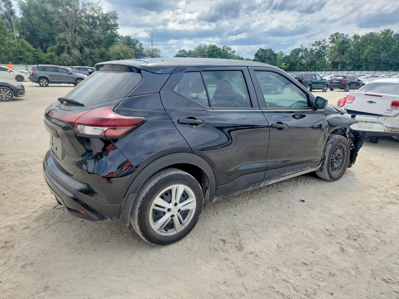 2024 Nissan Kicks S - Image 3