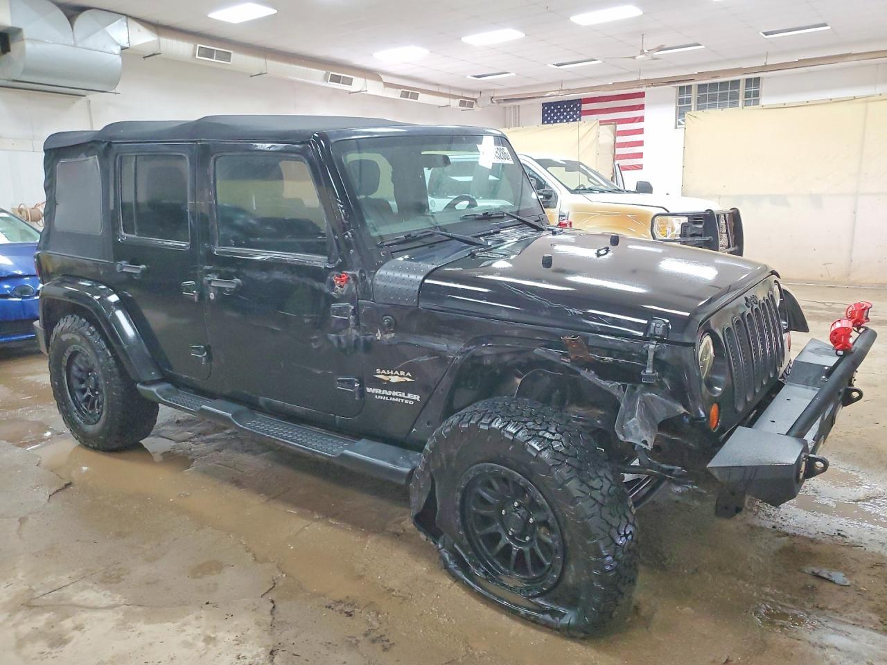 2012 Jeep Wrangler Unlimited Sahara - Image 4