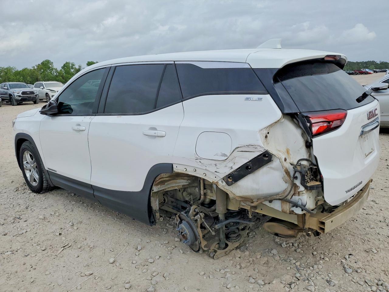2021 GMC Terrain Sle - Image 2