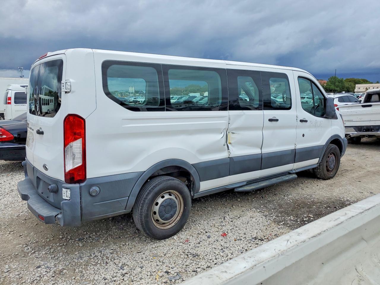 2015 Ford Transit T-350 - Image 3
