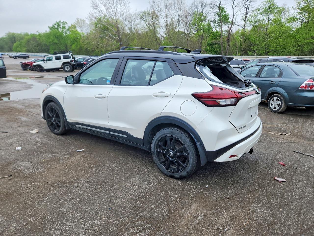 2021 Nissan Kicks Sr - Image 2