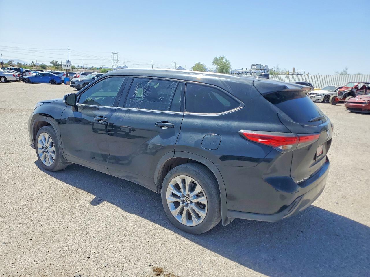 2023 Toyota Highlander Limited - Image 2