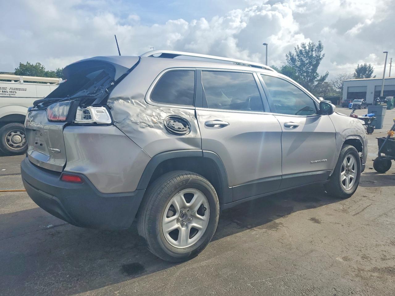2019 Jeep Cherokee Latitude - Image 3