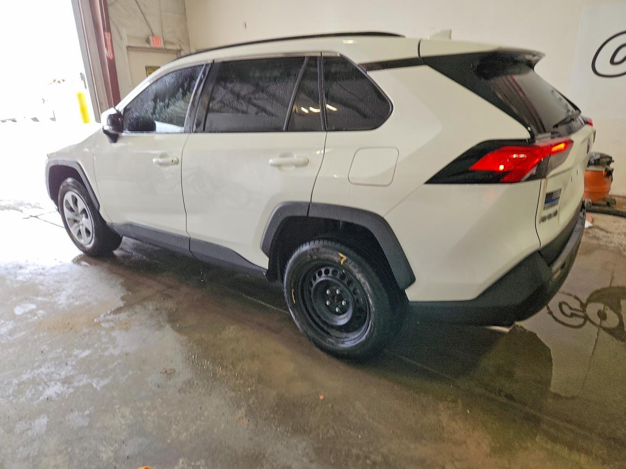 2021 Toyota Rav4 Le - Фото 2