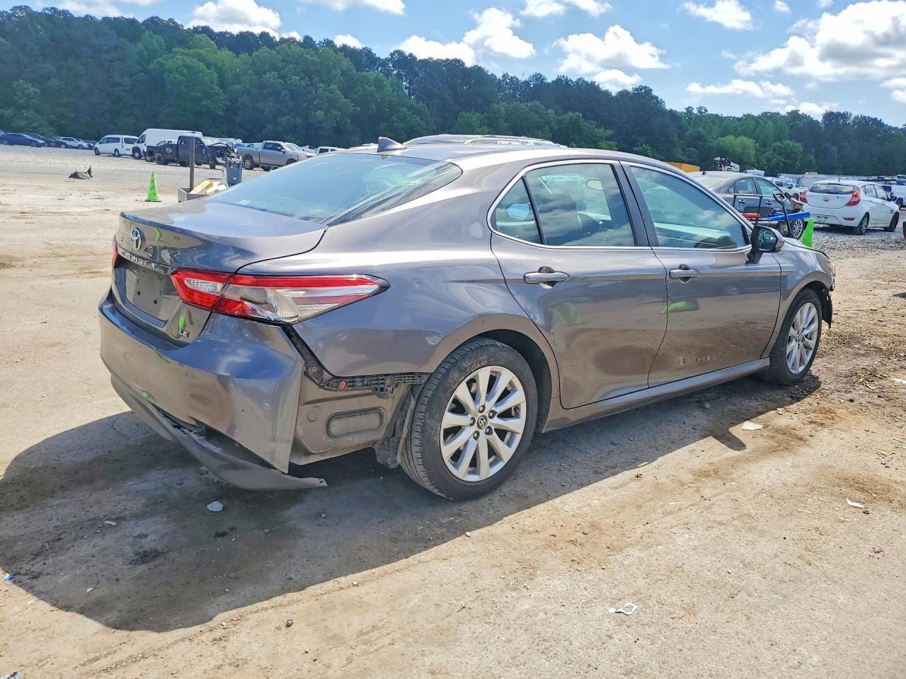 2019 Toyota Camry Le - Фото 3