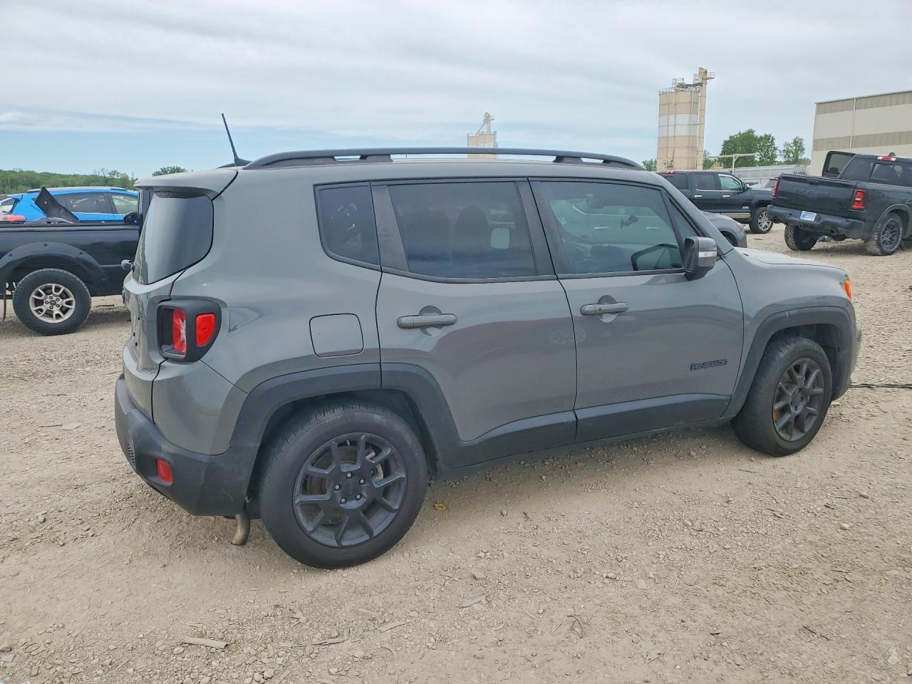 2020 Jeep Renegade Latitude - Image 3