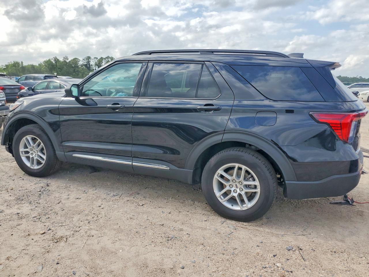 2025 Ford Explorer Active - Фото 2