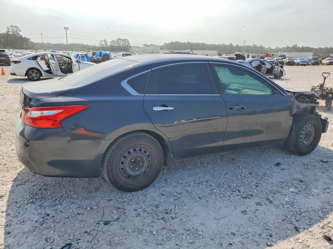 2016 Nissan Altima 2.5 S - Image 3