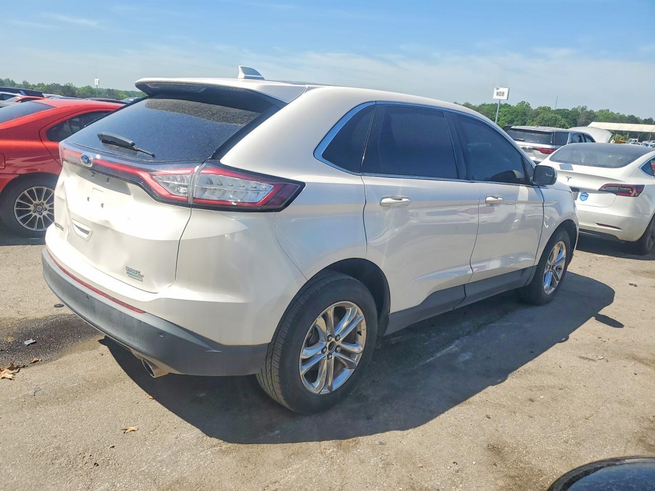 2017 Ford Edge Titanium - Image 3