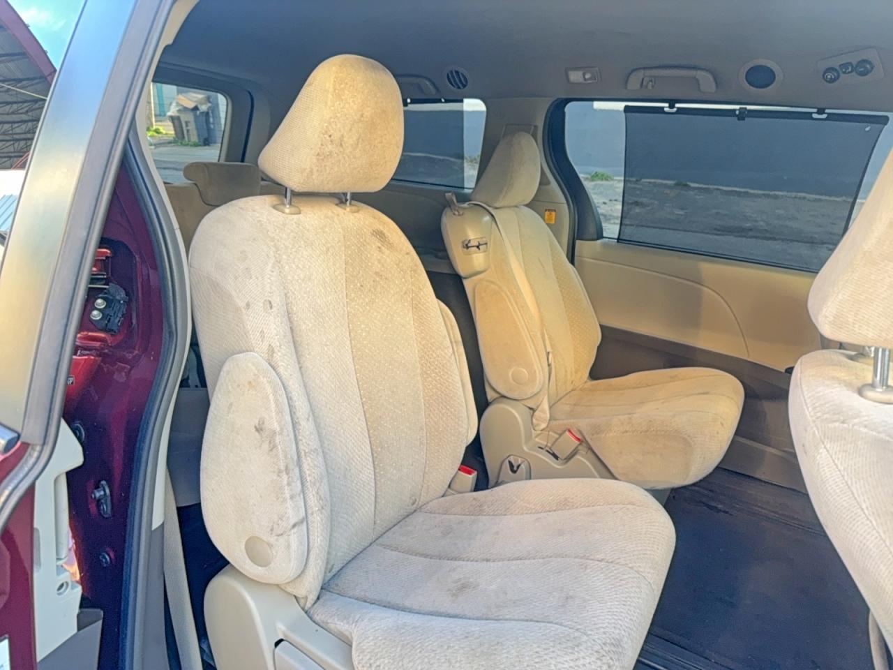 2011 Toyota Sienna Le - Image 6