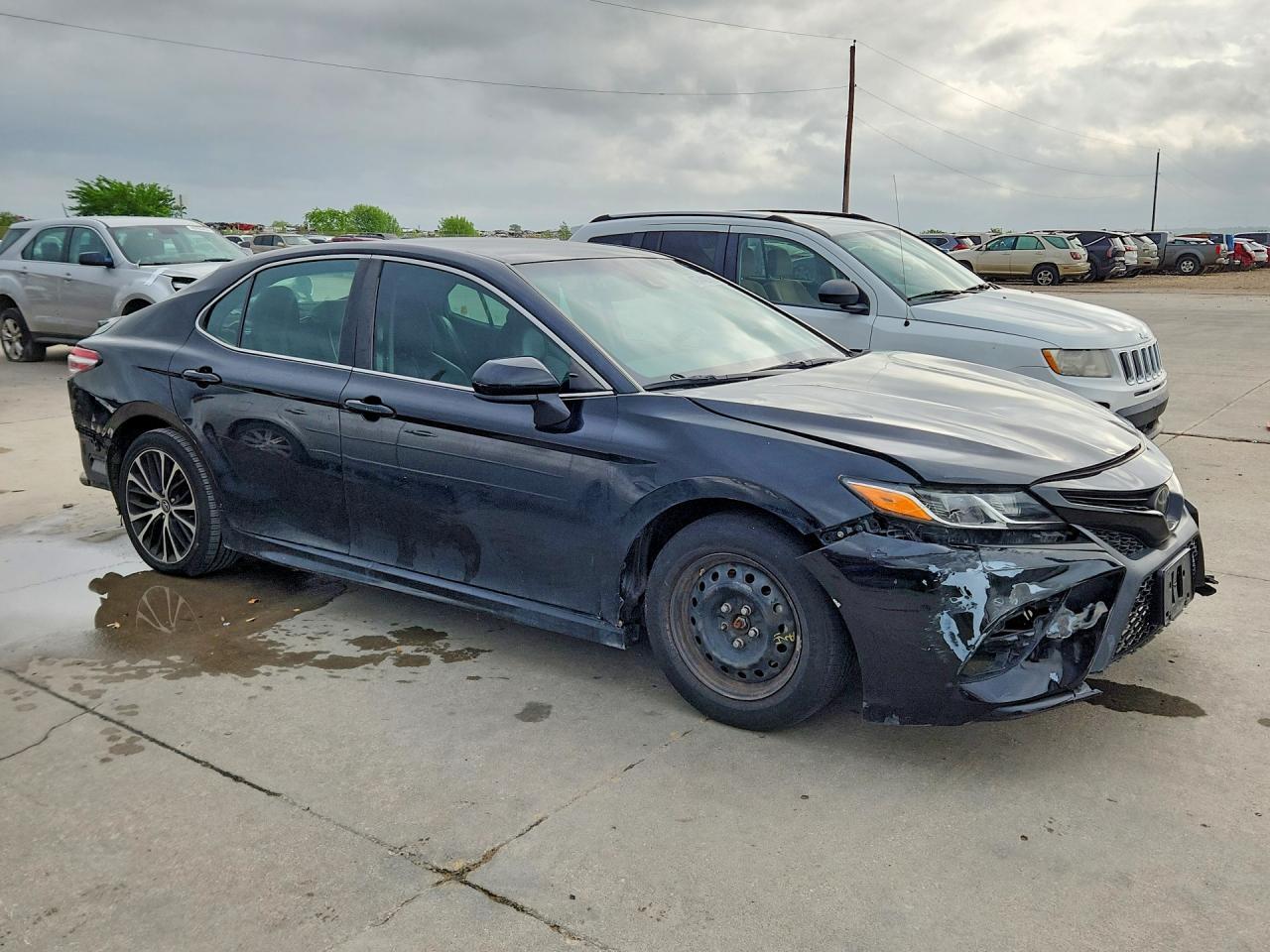 2020 Toyota Camry Se - Фото 4
