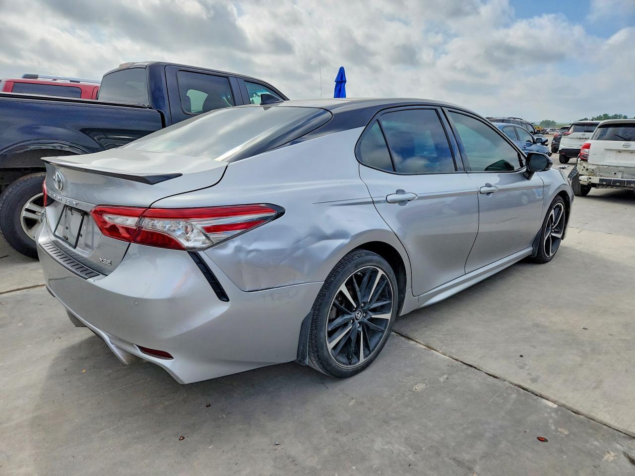 2018 Toyota Camry Xse V6 - Image 3