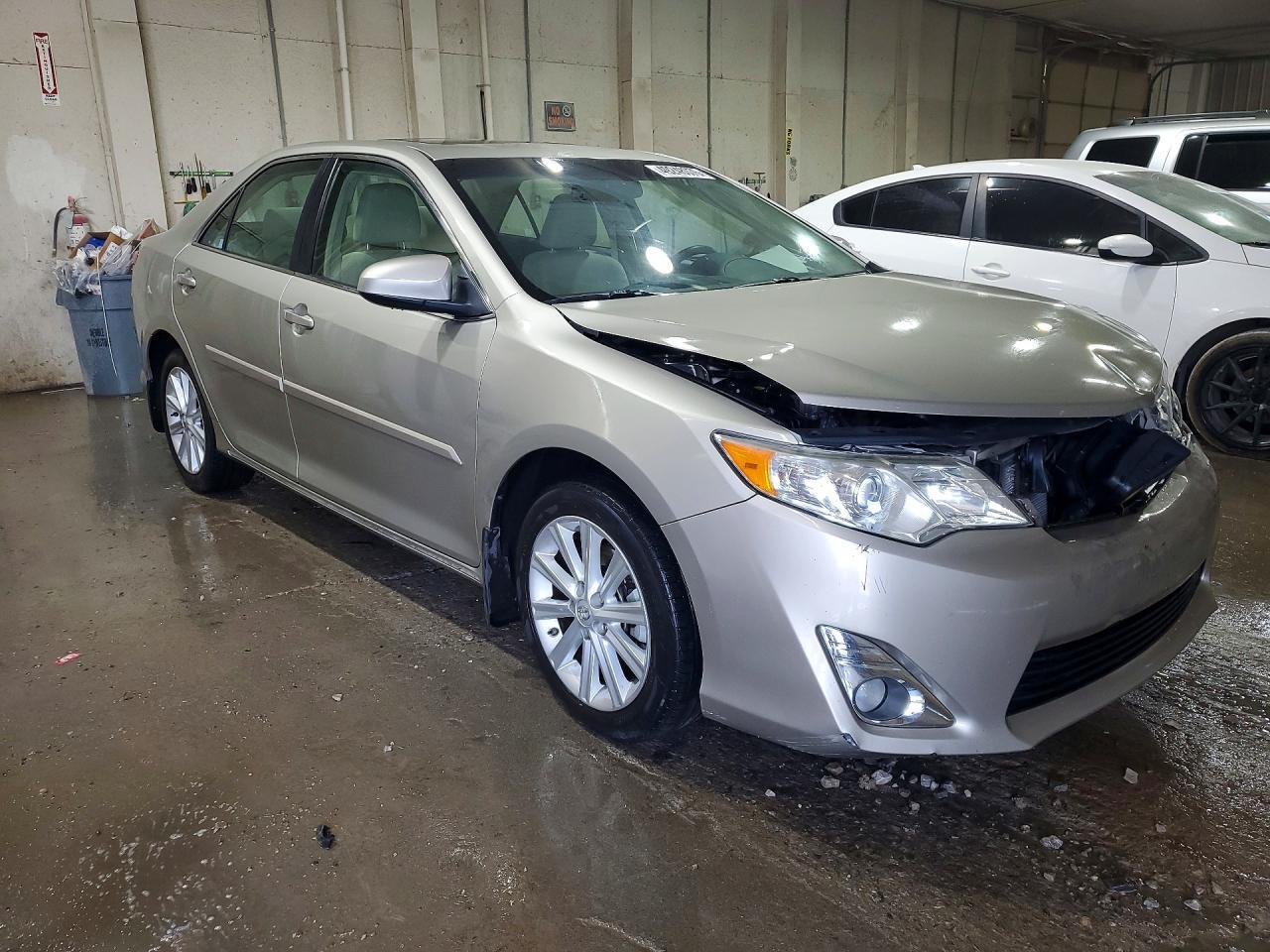 2014 Toyota Camry Xle - Image 4