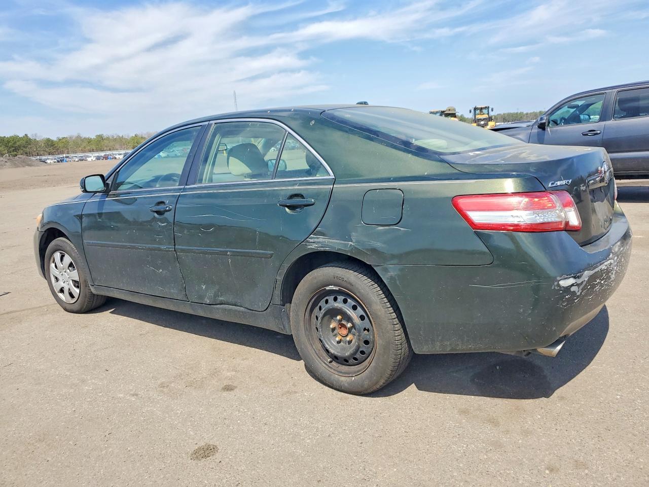 2010 Toyota Camry Le V6 - Image 2